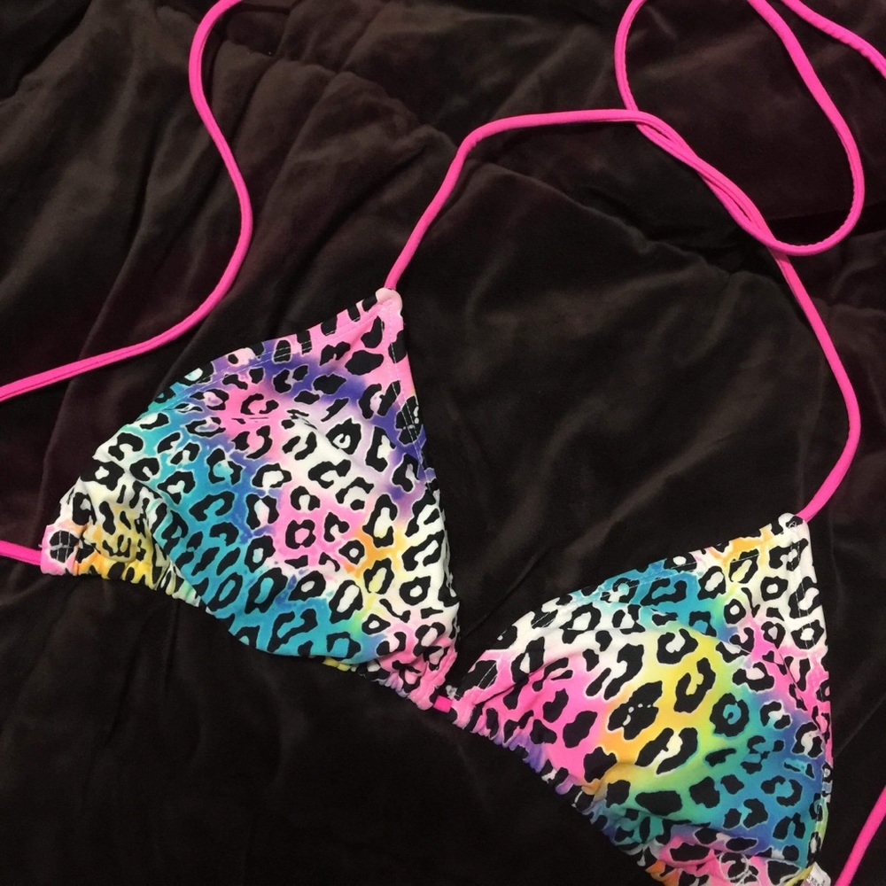 Colorful swim top👙